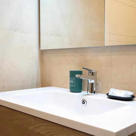 Guesthost - & Elegant Loft - With Balcony *