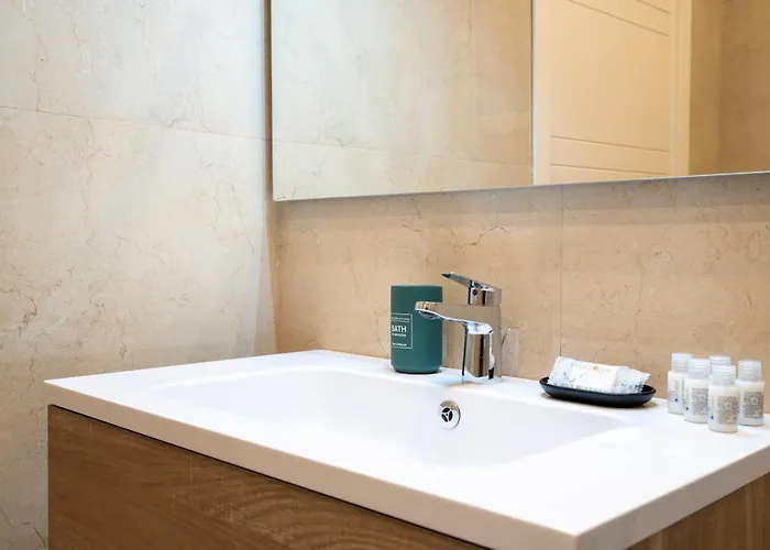 Guesthost - & Elegant Loft - With Balcony *