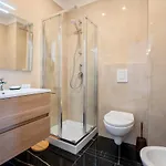 Apartman Guesthost - & Elegant Loft - With Balcony Bari