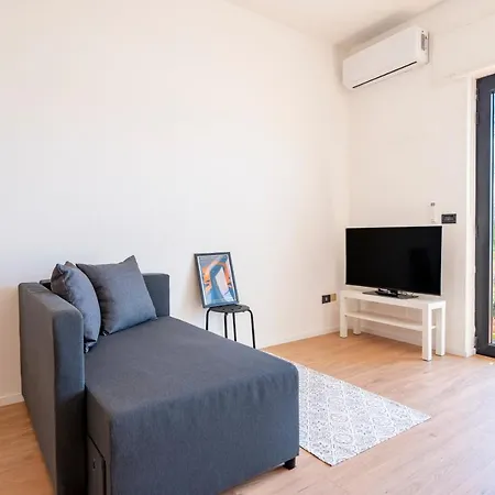 & Elegant Loft - With Balcony Appartement Bari