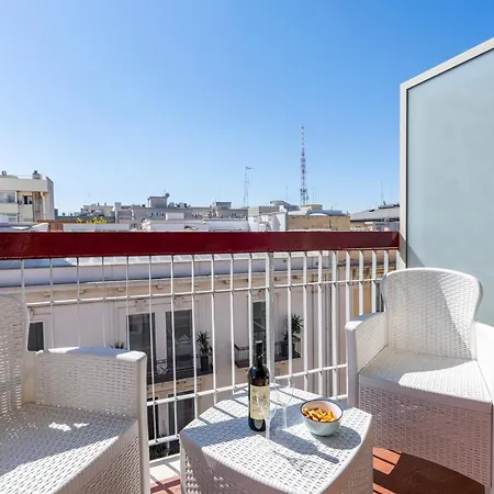 & Elegant Loft - With Balcony Appartement Bari