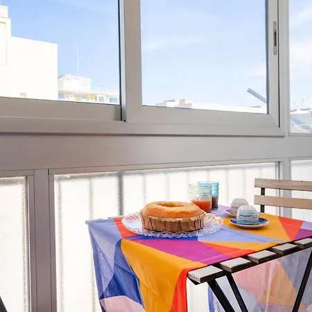 Guesthost - & Elegant Loft - With Balcony Апартаменты *