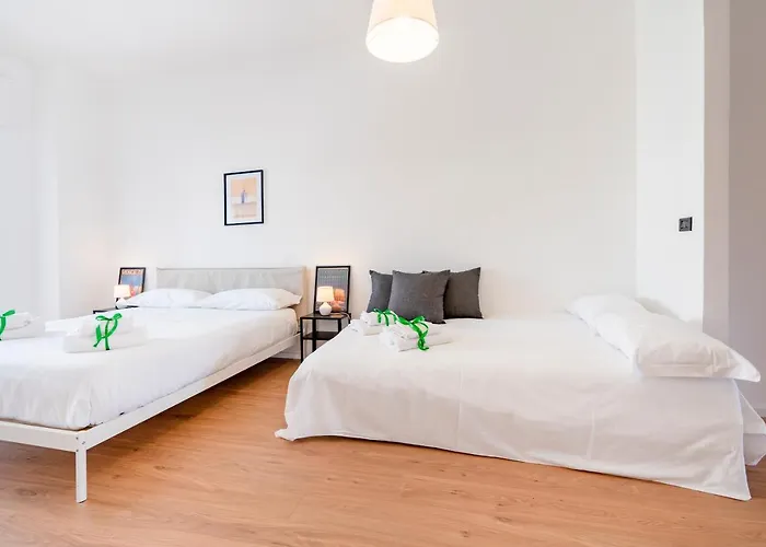 Guesthost - & Elegant Loft - With Balcony Bari