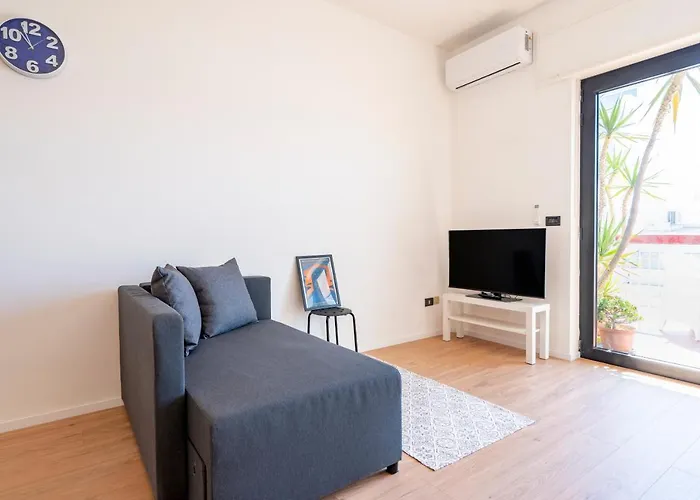 Guesthost - & Elegant Loft - With Balcony Apartment Bari