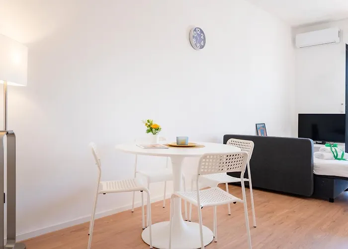 Apartment Guesthost - & Elegant Loft - With Balcony Bari