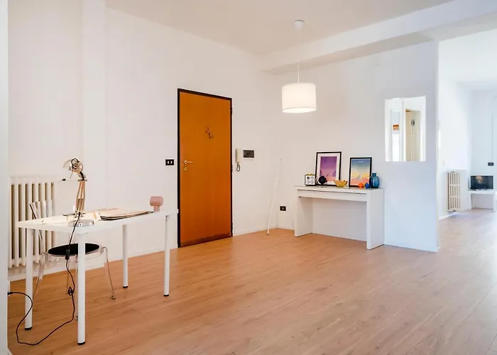 Guesthost - & Elegant Loft - With Balcony アパート *