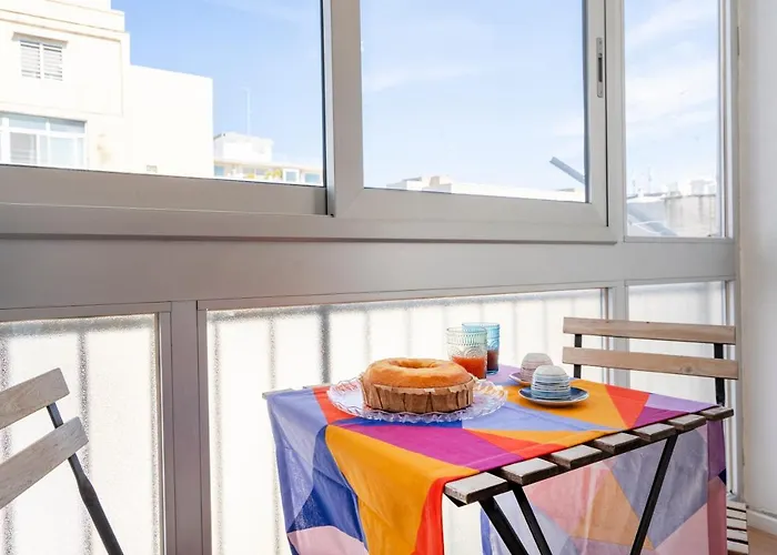 Guesthost - & Elegant Loft - With Balcony アパート *